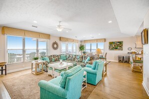 تلفزيون، مدفأة، كرة قدم الطاولة، تنس طاولة