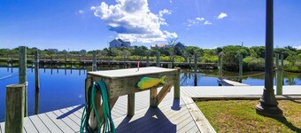 Waterfront Condo w/ Free WiFi, Central AC, Private Washer/Dryer, Shared Pool