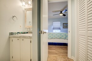 Een douche, handdoeken