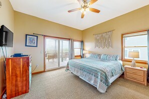 5 bedrooms, free WiFi, bed sheets - Coastal home with private pool, game room, media lounge, oceanside deck (Waves)