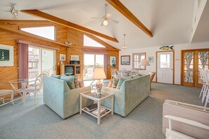 TV, DVD-spiller og stereoanlegg