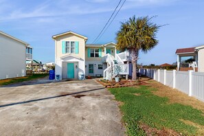 Exterior - Dog-friendly waterfront home with screened-in patio, hot tub, grill, & W/D (Surf City)