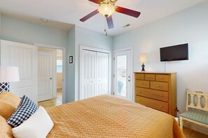 4 bedrooms, iron/ironing board, free WiFi, bed sheets