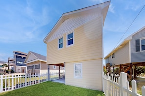 Exterior - Coastal home close walk to the beach and local attractions (Surf City)
