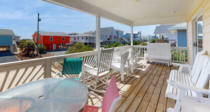 Coastal home close walk to the beach and local attractions