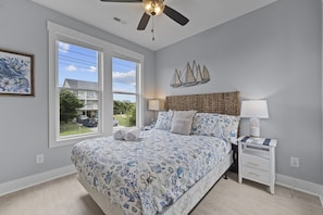 3 bedrooms, free WiFi, bed sheets - Stunning sound view home, close to the beach in the heart of Surf City (Surf City)
