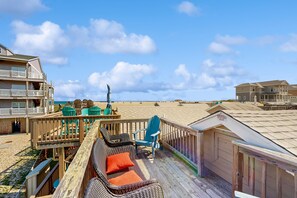 Terrace/patio - Romantic Hatteras Studio | Rooftop Ocean Views, Free WiFi & Club Hatteras Access (Hatteras)