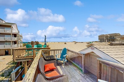 Romantic Hatteras Studio | Rooftop Ocean Views, Free WiFi & Club Hatteras Access