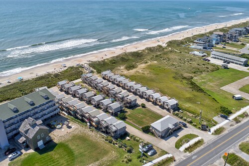 Romantic Hatteras Studio | Rooftop Ocean Views, Free WiFi & Club Hatteras Access