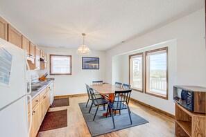 Dining - Dog-friendly home with ocean views, beach access, washer/dryer & central AC (Topsail Beach)