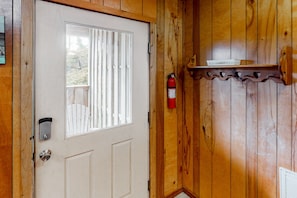 Interior - 4 bedroom house w/ shared pool, AC, ocean view, WiFi (Avon)
