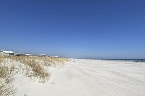 Beach - Coastal home with large deck, close to beach and local attractions (Topsail Beach)