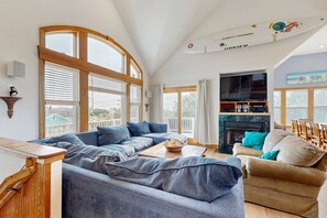 Télévision, baby-foot, chaîne hi-fi