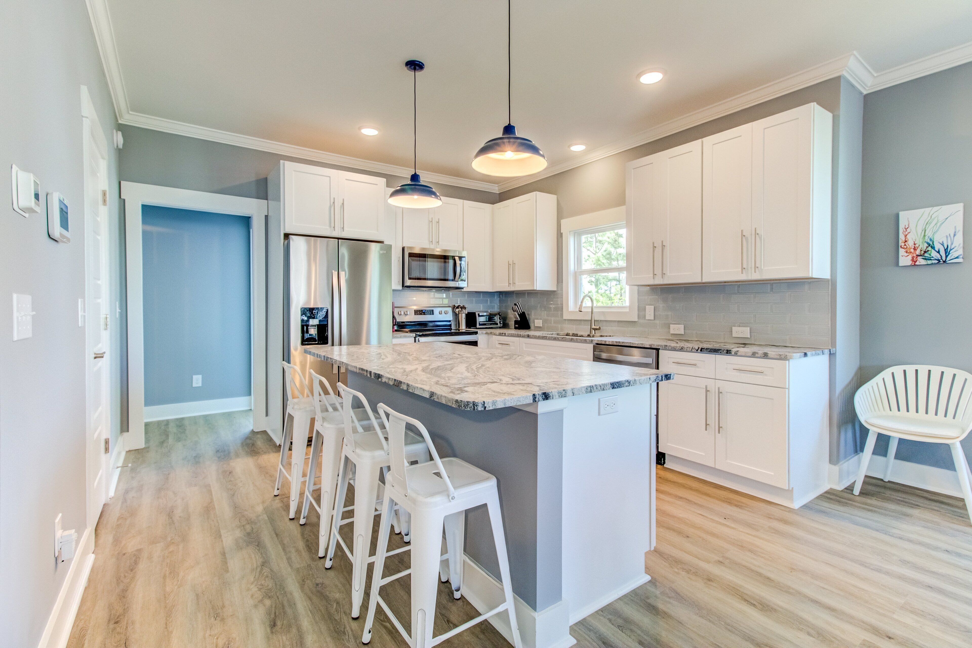 Geladeira, micro-ondas, fogão, cooktop