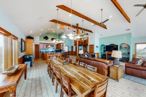 Televisión y chimenea 