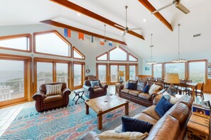 Televisión y chimenea 