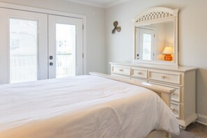 6 bedrooms, iron/ironing board, free WiFi, bed sheets