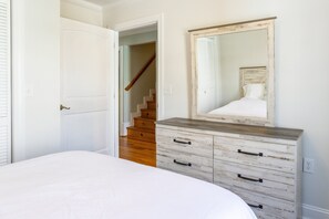 6 bedrooms, iron/ironing board, free WiFi, bed sheets