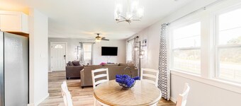 Fully-renovated, dog-friendly home near the beach with fast WiFi, washer/dryer