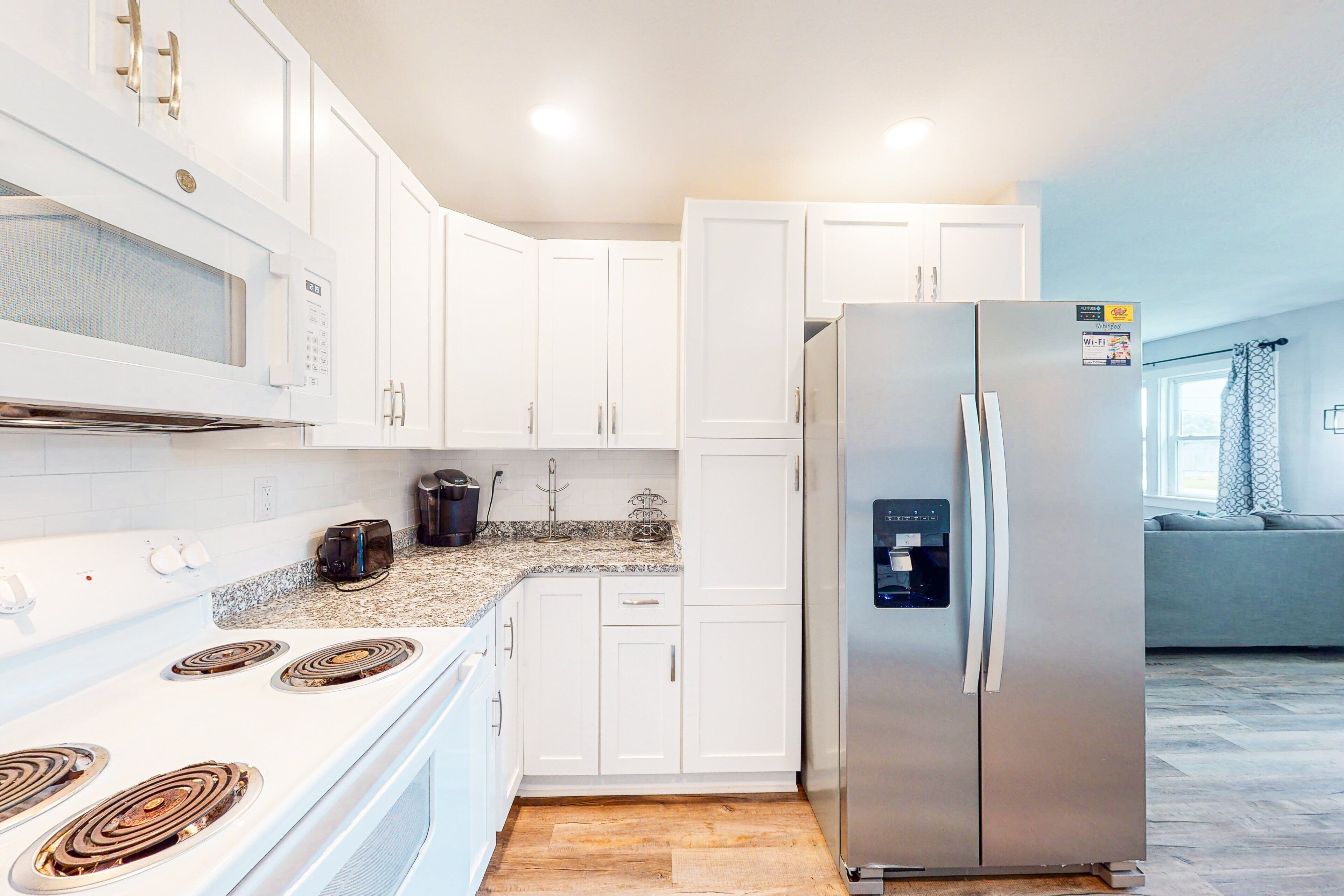 Køleskab, mikrobølgeovn, ovn, kogeplade