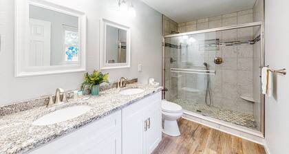 Fully-renovated, dog-friendly home near the beach with fast WiFi, washer/dryer