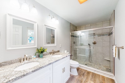 Fully-renovated, dog-friendly home near the beach with fast WiFi, washer/dryer