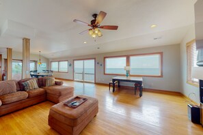 TV, fireplace, foosball, table tennis