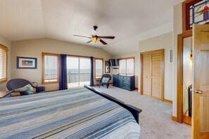 5 bedrooms, free WiFi, bed sheets