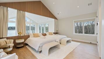8 bedrooms, travel crib, free WiFi, bed sheets