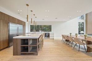 Frigorífic, microones, forn i placa de cuina 