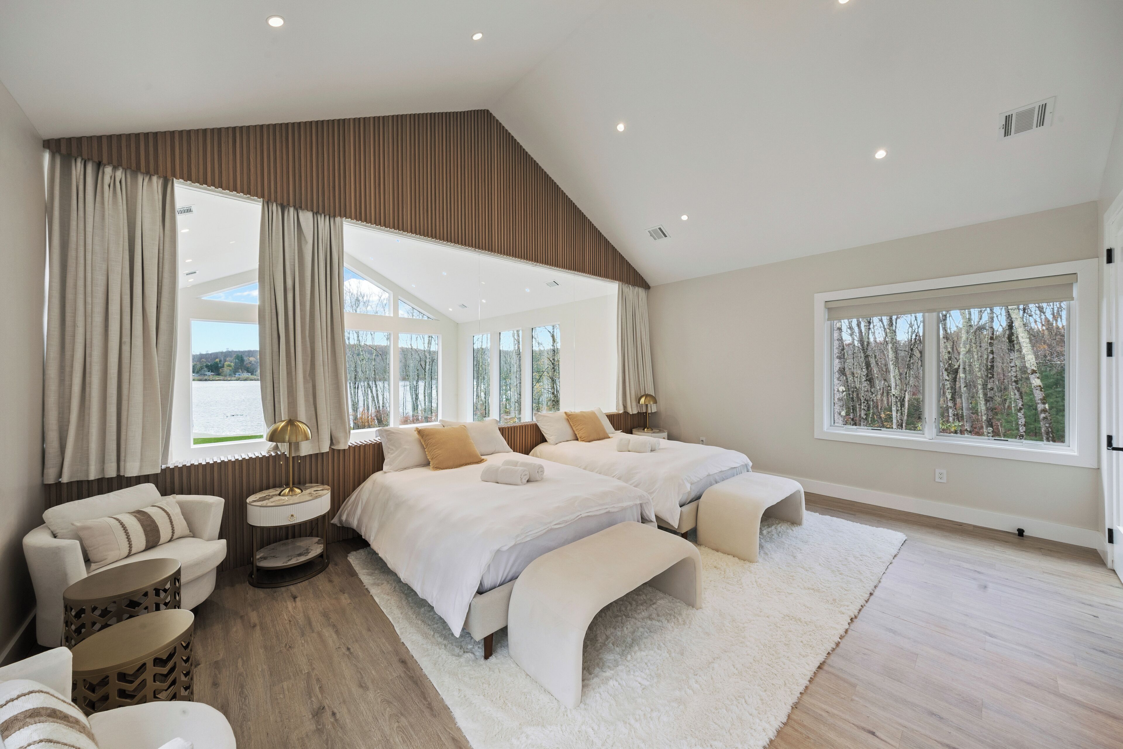 8 bedrooms, travel crib, free WiFi, bed sheets