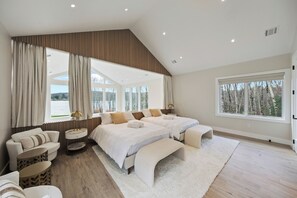 8 室のベッドルーム、旅行用ベビーベッド、WiFi (無料)、ベッドシーツ