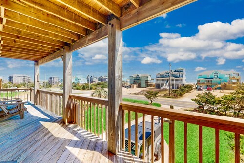 Charming house with ocean view, private hot tub & pool access, washer/dryer & AC