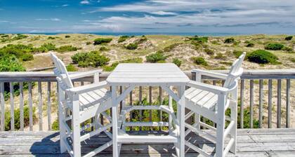 Sea Escape 25: Beachfront, dog-friendly, private hot tub