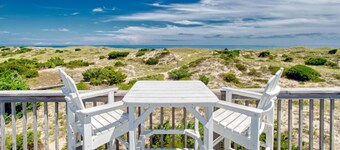 Sea Escape 25: Beachfront, dog-friendly, private hot tub