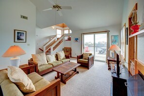 TV, DVD-spiller og stereoanlegg