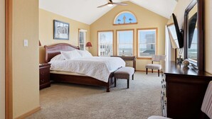 Room - Ocean-view home with pool, hot tub, grill, decks & pool table (Waves)
