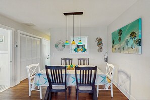 Dining - Duplex with multiple balconies & backyard - 3 blocks from the ocean (Carolina Beach)