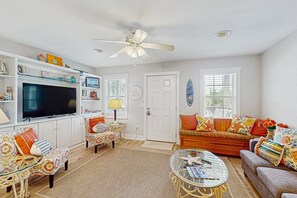 TV, DVD player - Coastal duplex with multiple decks & backyard - walk to beach (Carolina Beach)