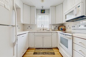 Fridge, microwave, oven, stovetop - Coastal duplex with multiple decks & backyard - walk to beach (Carolina Beach)