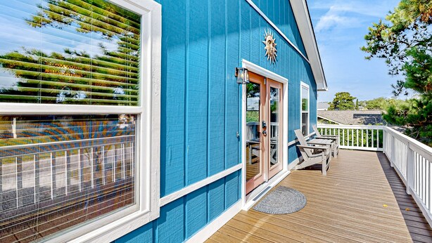 Terrace/patio - Dog friendly coastal retreat with short walk to the beach and enclosed yard (Carolina Beach)