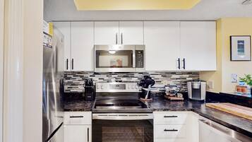 Coffee/tea maker, fridge, microwave, oven