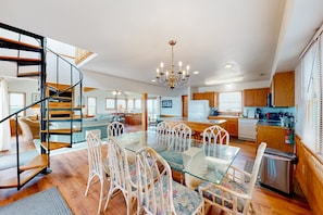 Interior - Waterfront House w/ Private Hot Tub, Washer/Dryer, Shared Pool, Central AC, WiFi (Frisco)