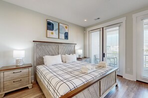 5 bedrooms, desk, iron/ironing board, free WiFi