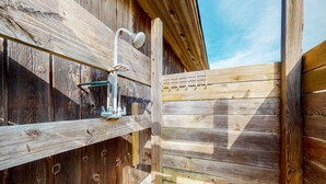 A wooden fence with a metal gate and a metal showerhead attached to it. - Beautiful house w/Shared Pool, Private Washer/Dryer, Central AC, Free WiFi (Buxton)