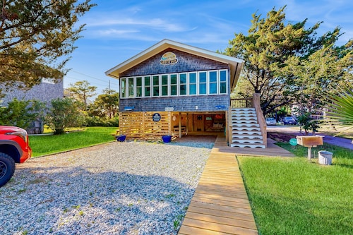 Spot O'Sun 289: Dog-Friendly, Oceanside home steps from beach!