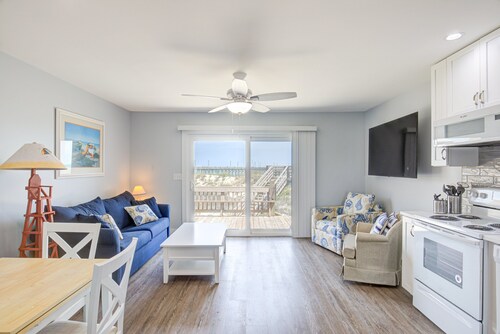 Upgraded beachfront villa with ocean views, central AC, fast WiFi & washer/dryer