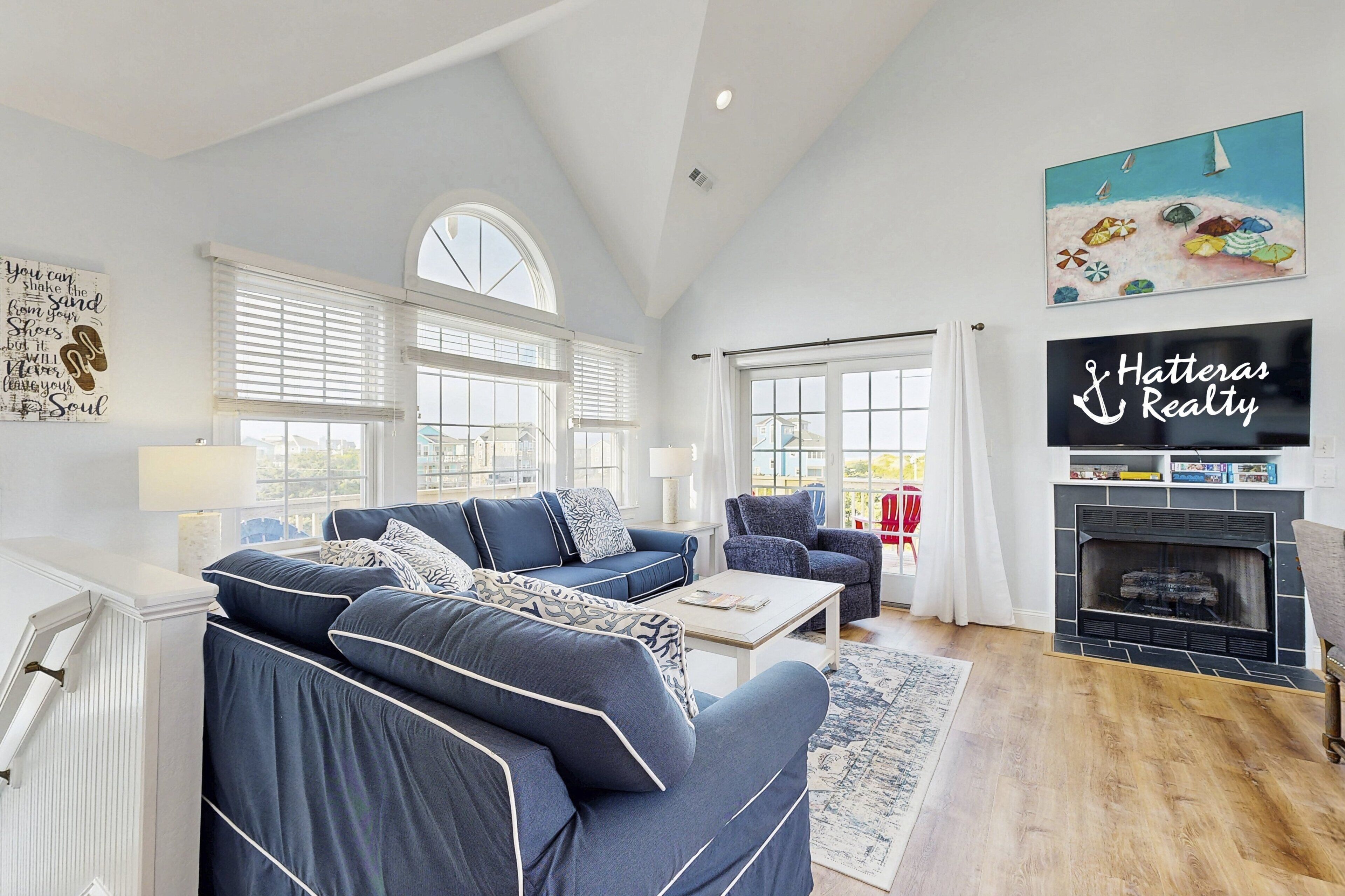 Sea Breeze: Dog-friendly, Ocean Views, Private Pool, Hot Tub, & Fireplace - Outer Banks, NC