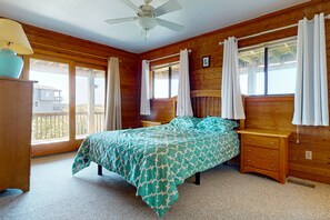 4 bedrooms, free WiFi, bed sheets - Shallow Point: Creek Views, Expansive decks and Full Kitchen! (Avon)