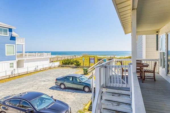 Terrace/patio - 2-story ocean/beach-view home with balcony, washer/dryer & AC - dog-friendly (Kure Beach)